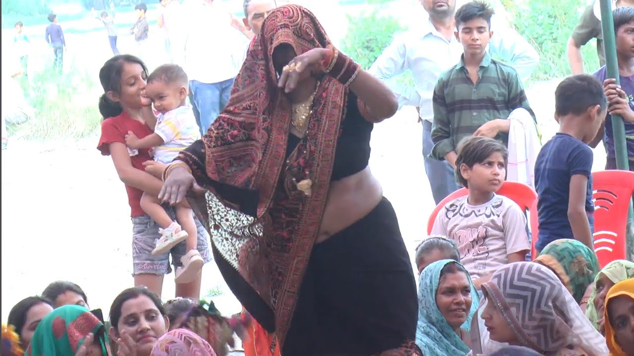 मीठे रस से भरी महारानी लागे मन खारो खारो जमुना जी को पानी//मैडम का गजब डांस नगला अहीर।।विशेष जी
