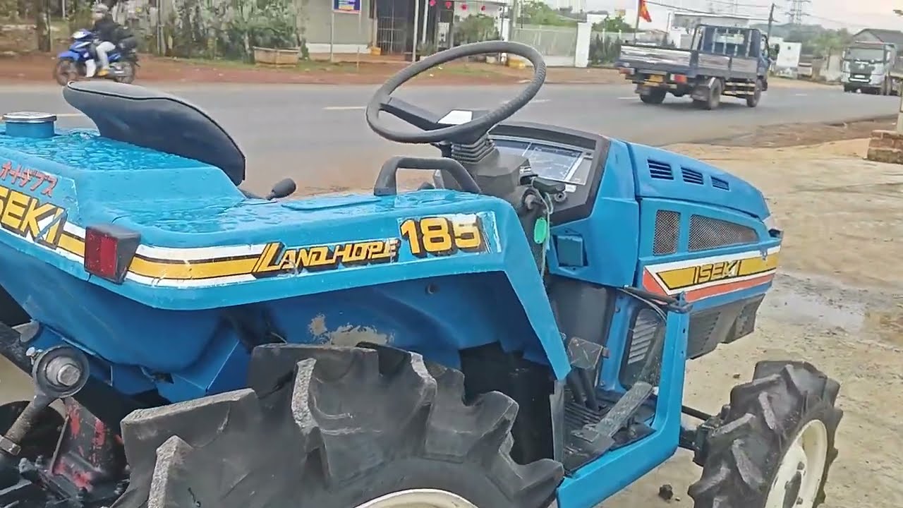 Báo giá xe   I S E K I    185 hai cầu 3 máy trợ lực lái lh 0706027083