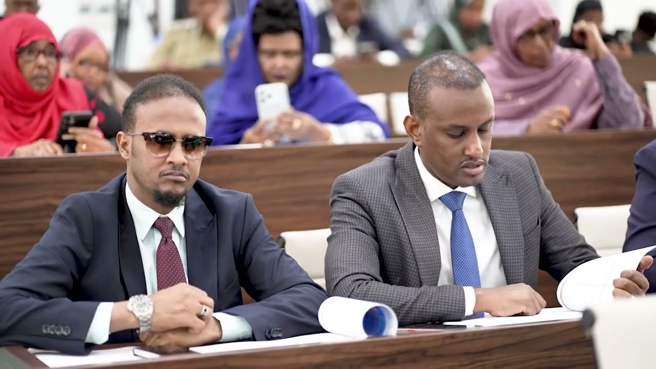 Mudanayaasha labada Aqal ee BFS, oo ka dooday cutubyada 10-aad iyo 11-aad ee Dastuurka KMG ah.