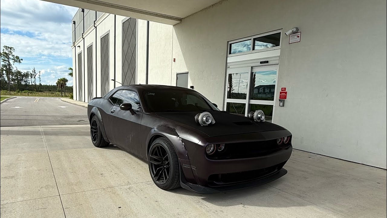 SUPERCHARGED 5.7L DODGE CHALLENGER R/T CUTTING UP IN TRAFFIC ⁉️