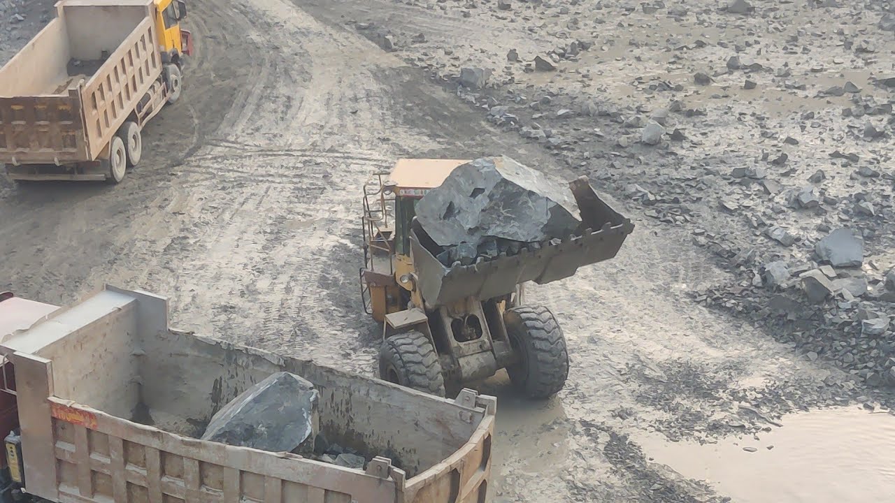  Loader :Biggest🪨 Caterpillar Laodar Loading Stones in Mountain: Rock Crushing Stone Here