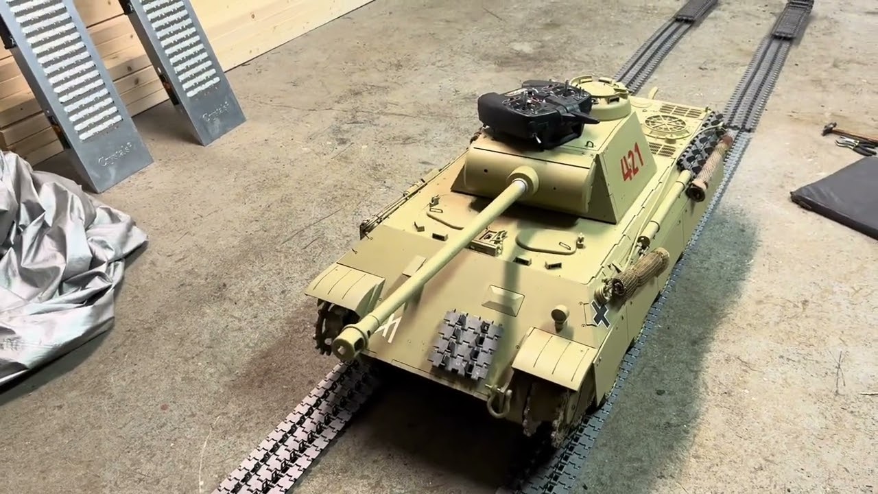 Установка гусениц на радиоуправляемый танк Panther в масштабе 1/6, модель Armortek Steel Tracks. ...