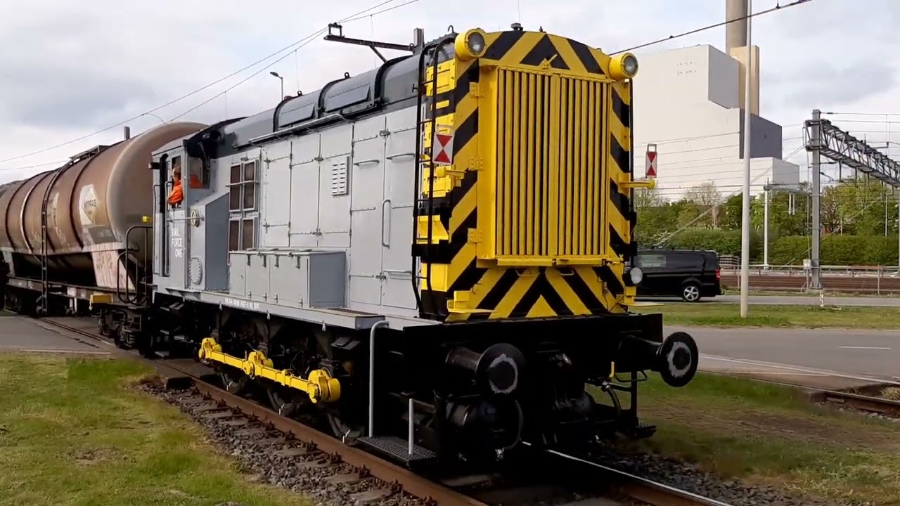 Railforce one RFO Belgische diesellocomotief met tankwagons Amsterdamse Westhavens