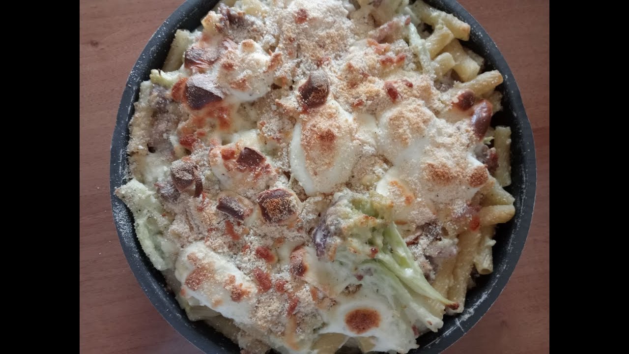 Pasta al forno Cavolfiore e Salsiccia (Baked pasta with Cauliflower and Sausage)