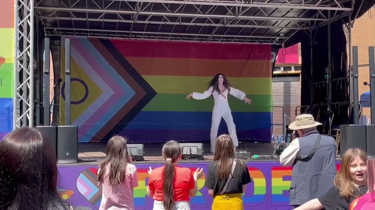 Turn Me On - David Guetta Ft. Nicki Minaj (Drag Performance)