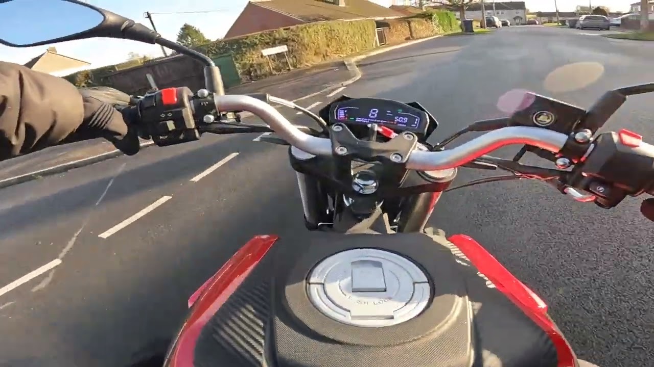 FIRST EVER RIDE ON A MOTOBIKE!!! Lexmoto LSZ 125cc