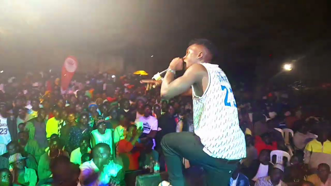 EAZY PAMPA LIVE AT BUSOGA ONE FM SHOW AT IGANGA FREEDOM SQUARE.