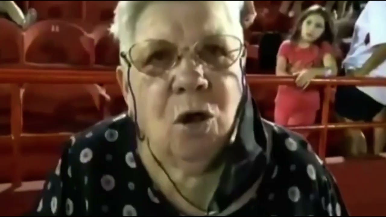 Esta loco, lo tenemos que matar (Meme)