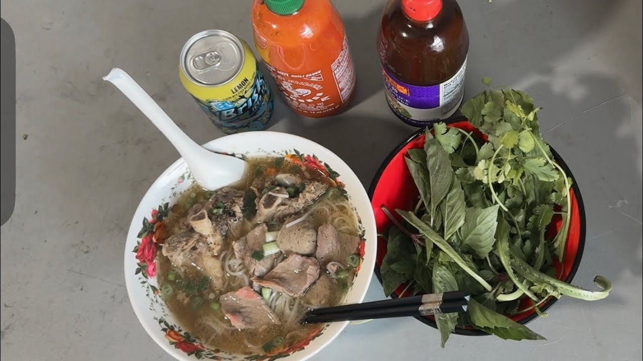 #🍜Cooking a pot of Vietnamese pho in the rural countryside of America.
