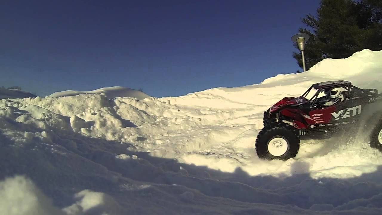 Dueling Yetis - Axial Yeti and Yeti XL - Snow Bashing - Off Road