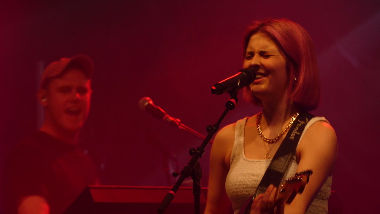 Emily Burns - Too Cool live Manchester Academy 2 07-03-20