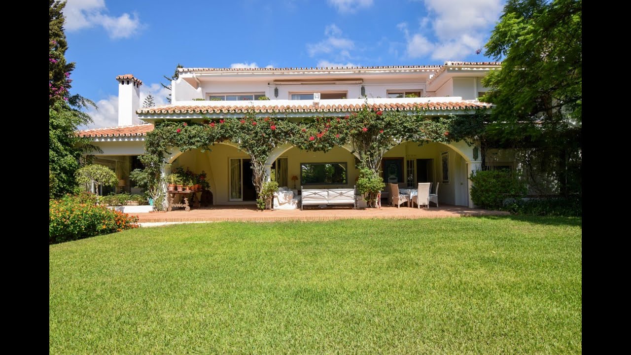 Villa for sale in lower Calahonda