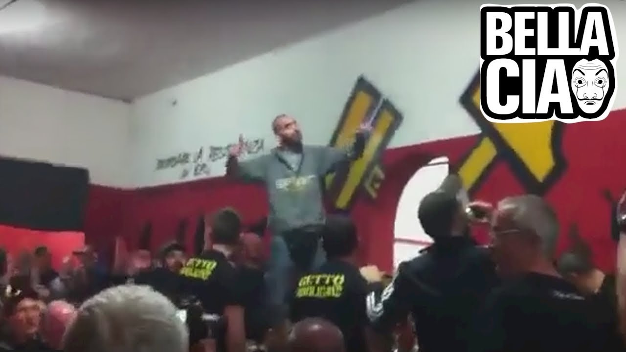 Ultras Inside : Raduno Livorno and AEK Athens - Ultras cantano insiema in coro BELLA CIAO
