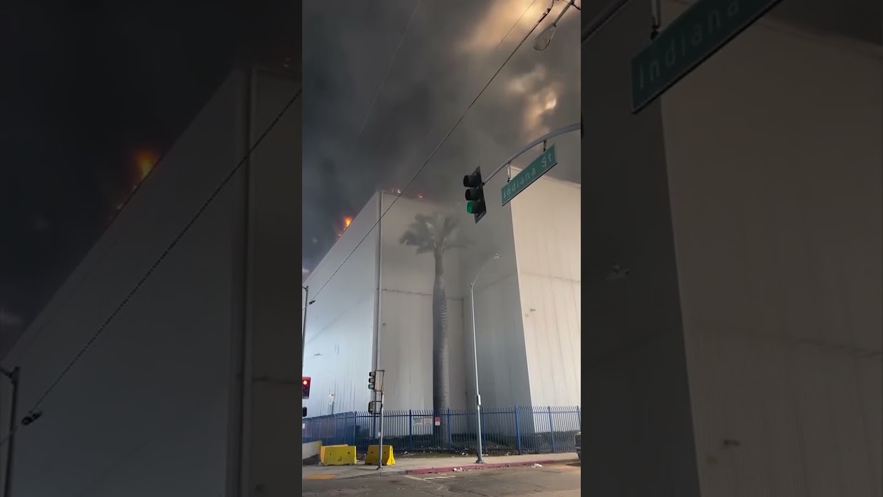 Warehouse roof fire in Los Angeles