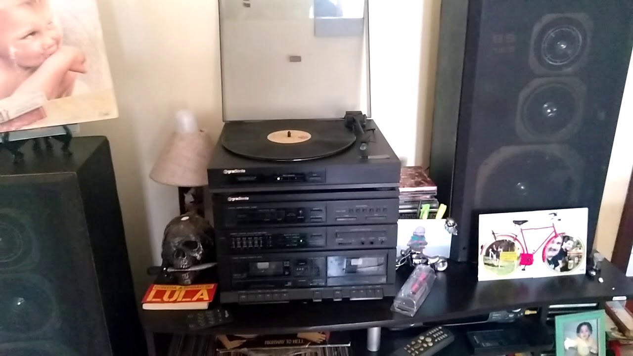 Som 3 em 1 Gradiente DS44 r&aacute;dio am-fm, toca-discos e toca-fitas.