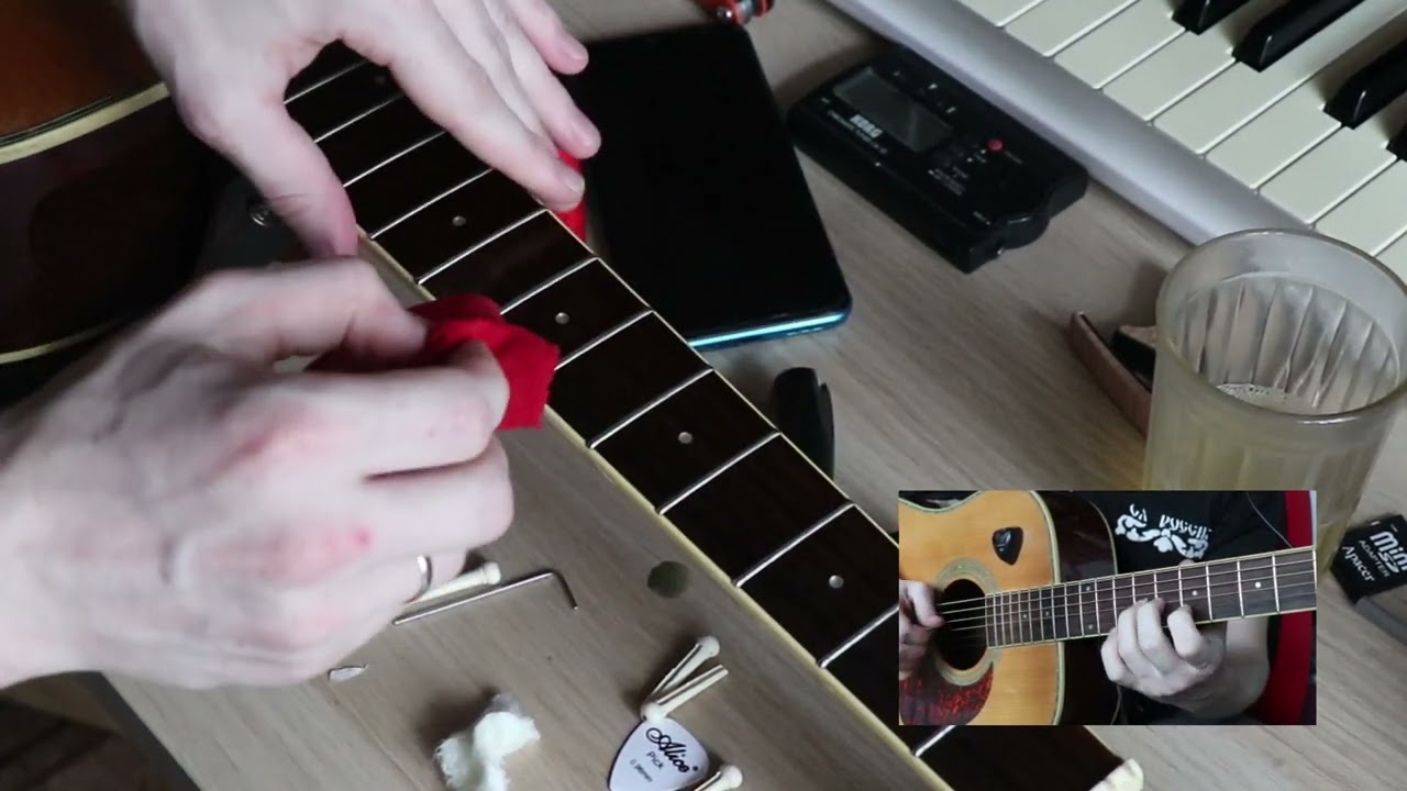 Чистка гитары и замена струн | Guitar cleaning and string replacement.