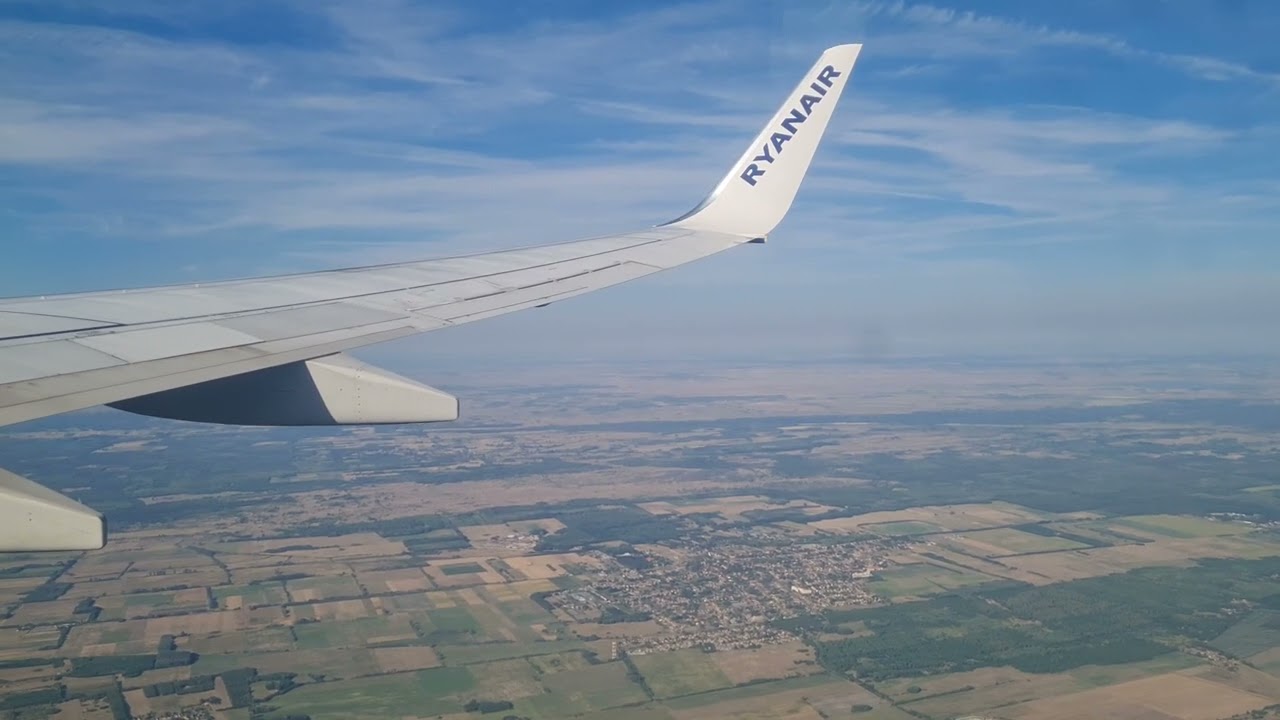Landing Budapest Ryanair B737-800