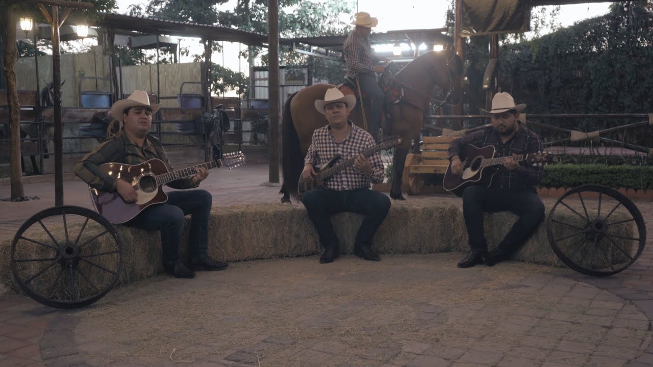 La Bertiniza De Culiacan - Al Estilo Pancho Villa (Video Oficial)