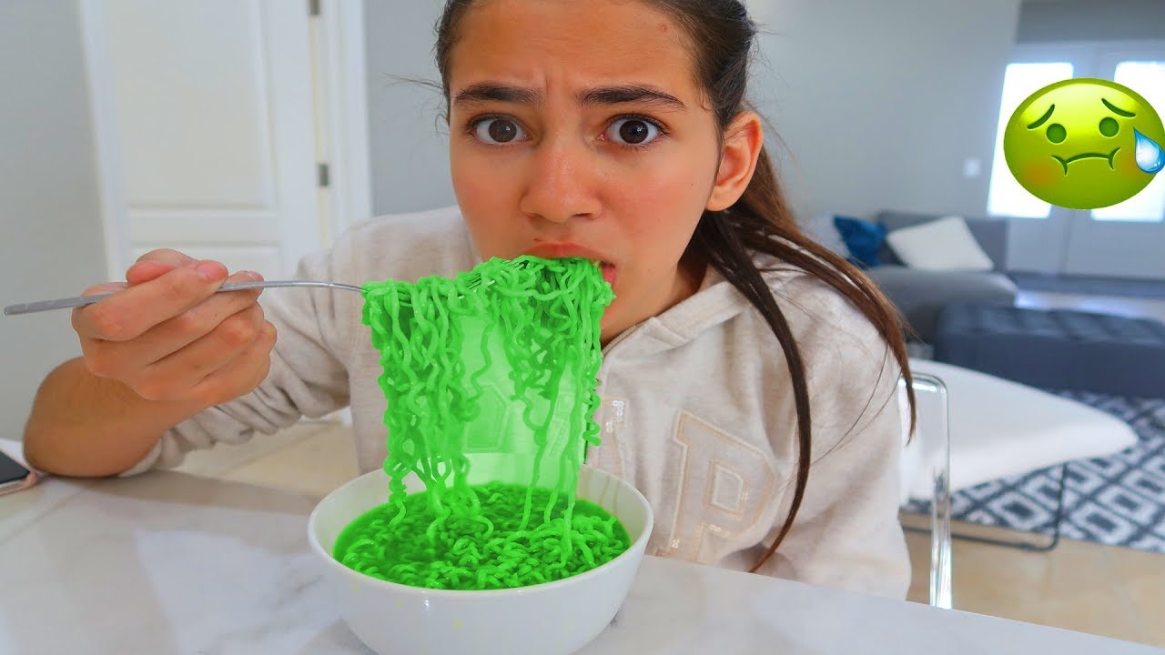 Bela 24 HORAS SÓ COMENDO COMIDA VERDE | BelaBagunça