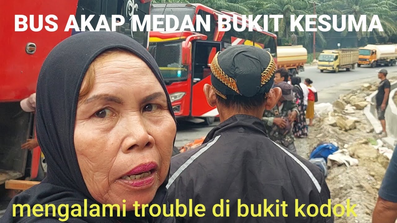 Bus akap jurusan medan - bukit kesuma mengalami trouble  supir dan kernet kurang sejalan.