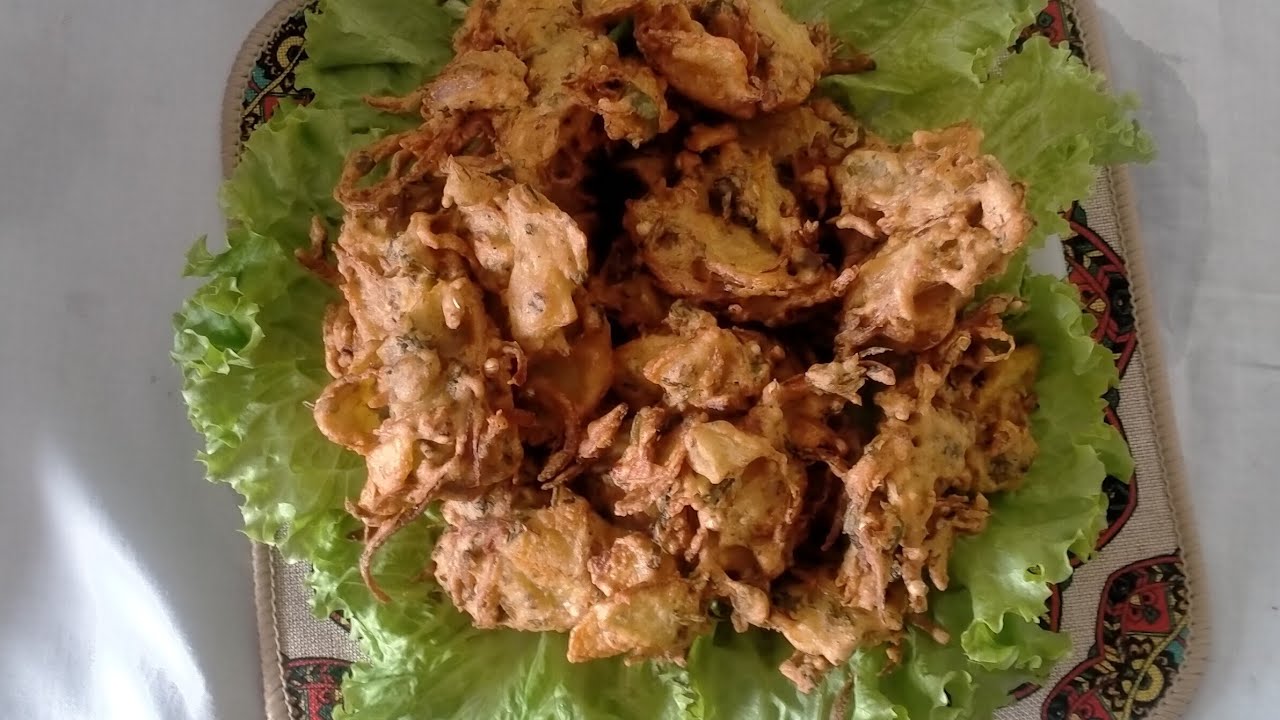 Crispy Aloo Pyaz Pakoray Recipe | Street Style Pakora in Minutes | Cook With Aneeza 