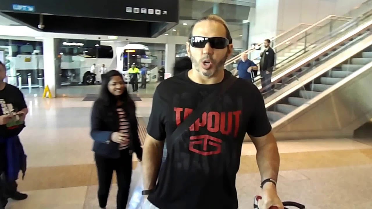 Meeting WWE SUPERSTARS at Airport KURT ANGLE, THE HARDYS, THE MIZ AND MORE!!!!!!!
