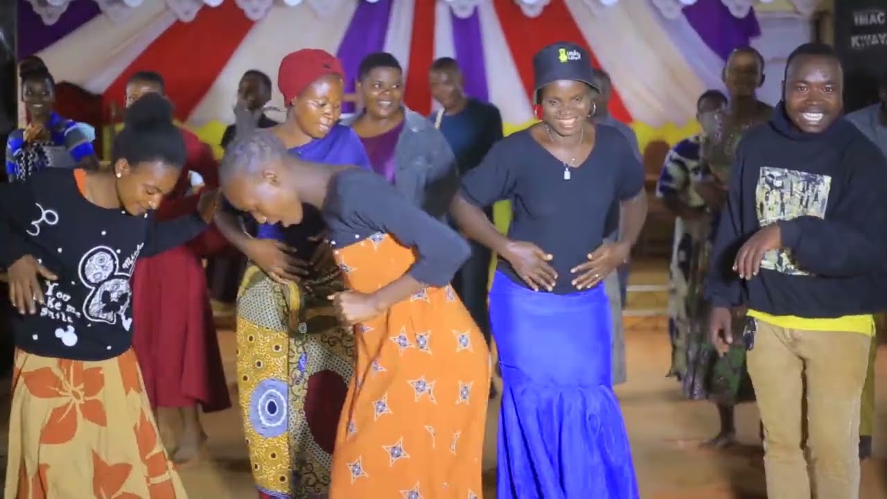 TAZAMA HUYU DADA ALIVO VUNJA REKODI KUCHEZA AWAZIDI WOTE NEEMA HAIJI MALA MBILI  BY IMAC KWAYA 