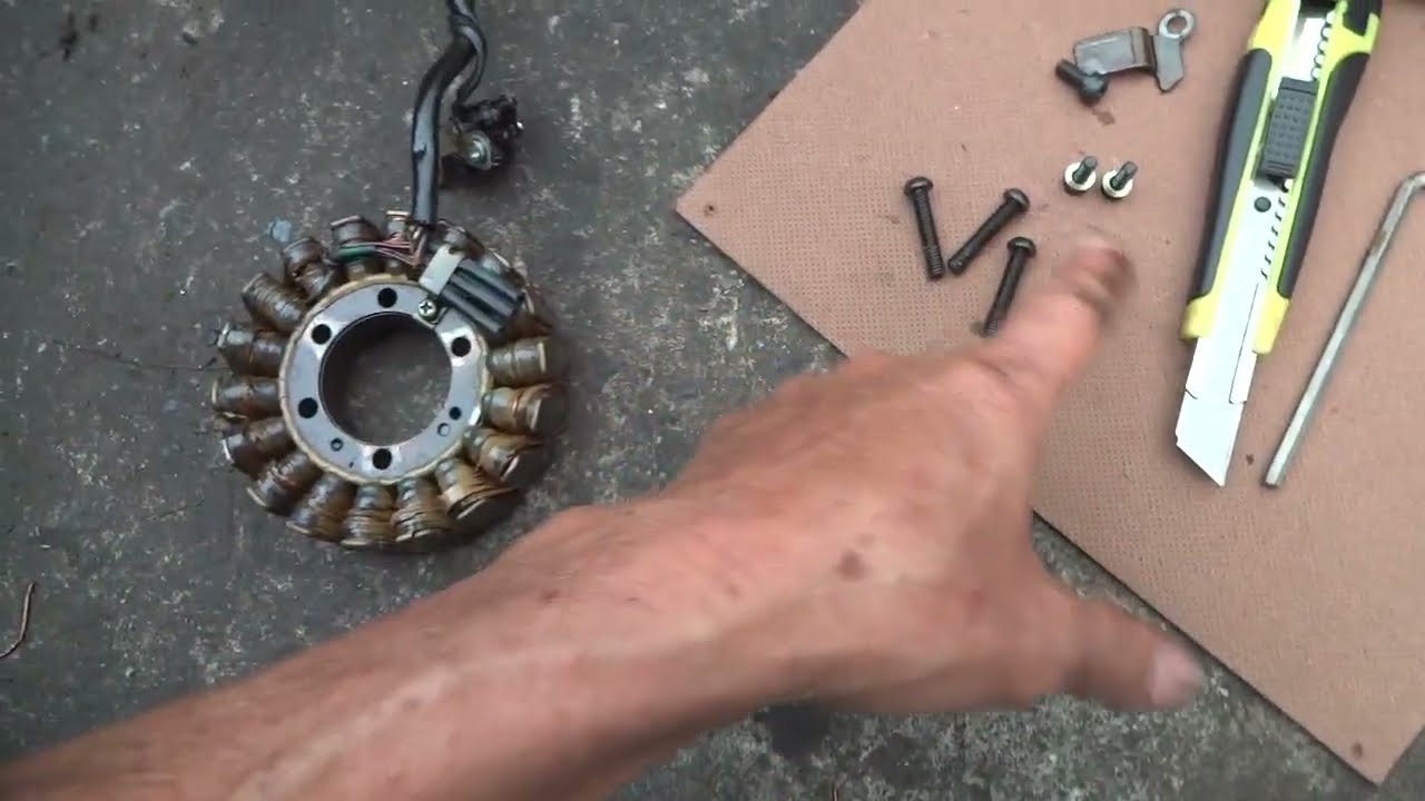Mais uma XT 660 com parafusos de fixação da placa de partida danificado. Leia descrição.