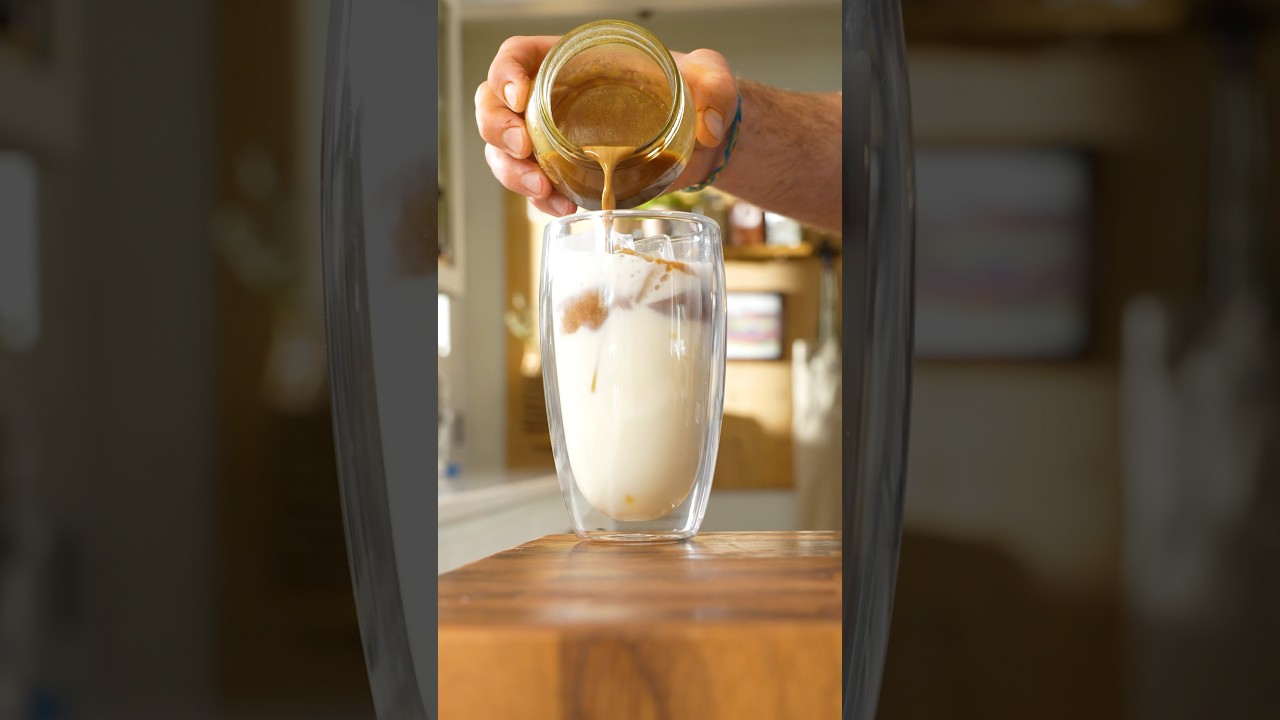 How to Make an Iced Vanilla Latte