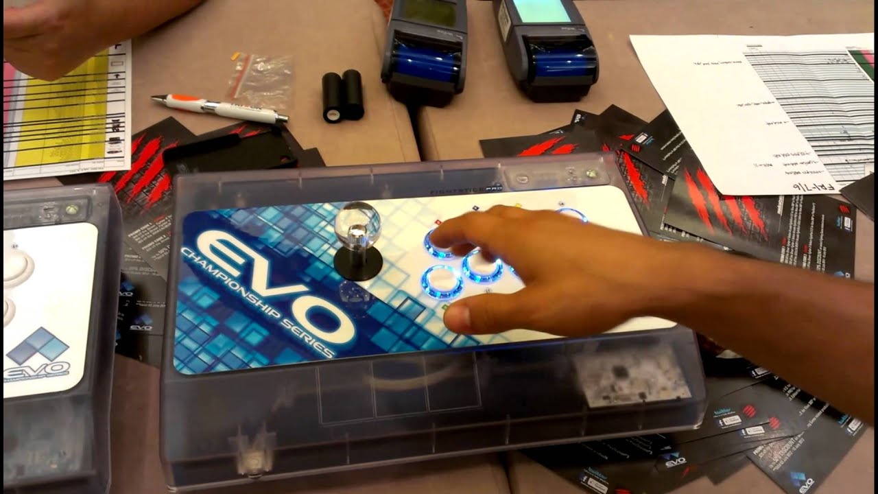 A quick look @ the exclusive EVO2k fightstick