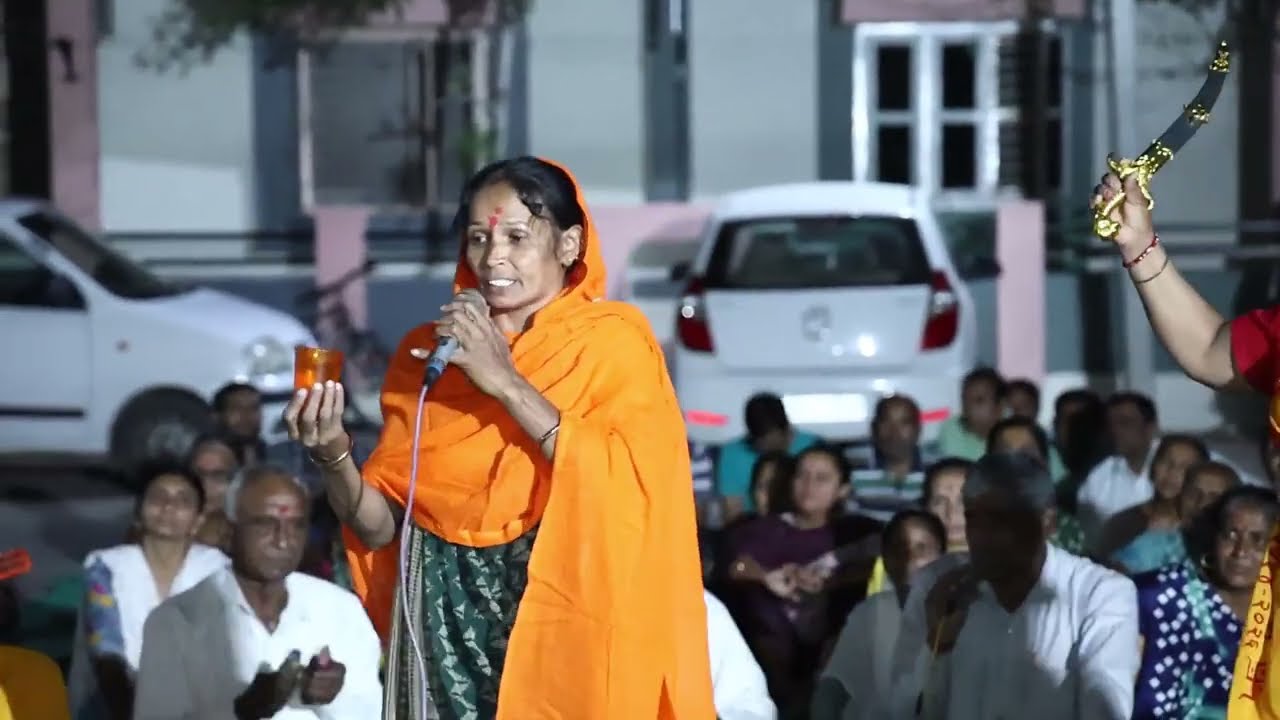 વિસનગર પ્રદિપભાઇ ડી પટેલ ના ઘરે ભજન સંધ્યા. ગાયક - ગાયત્રી મહિલા મંડળ ઉમતા// 6