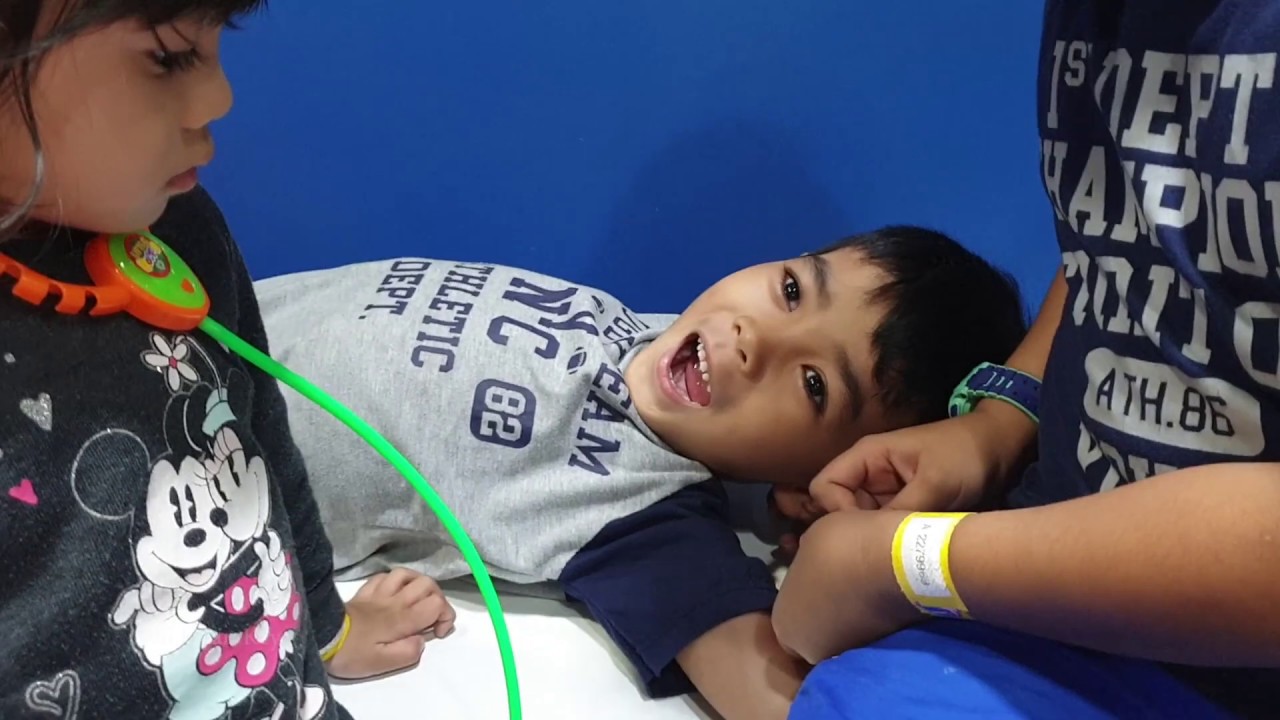 ADIKKU JATUH BENERAN?? 😭 Drama Main Dokter Dokteran