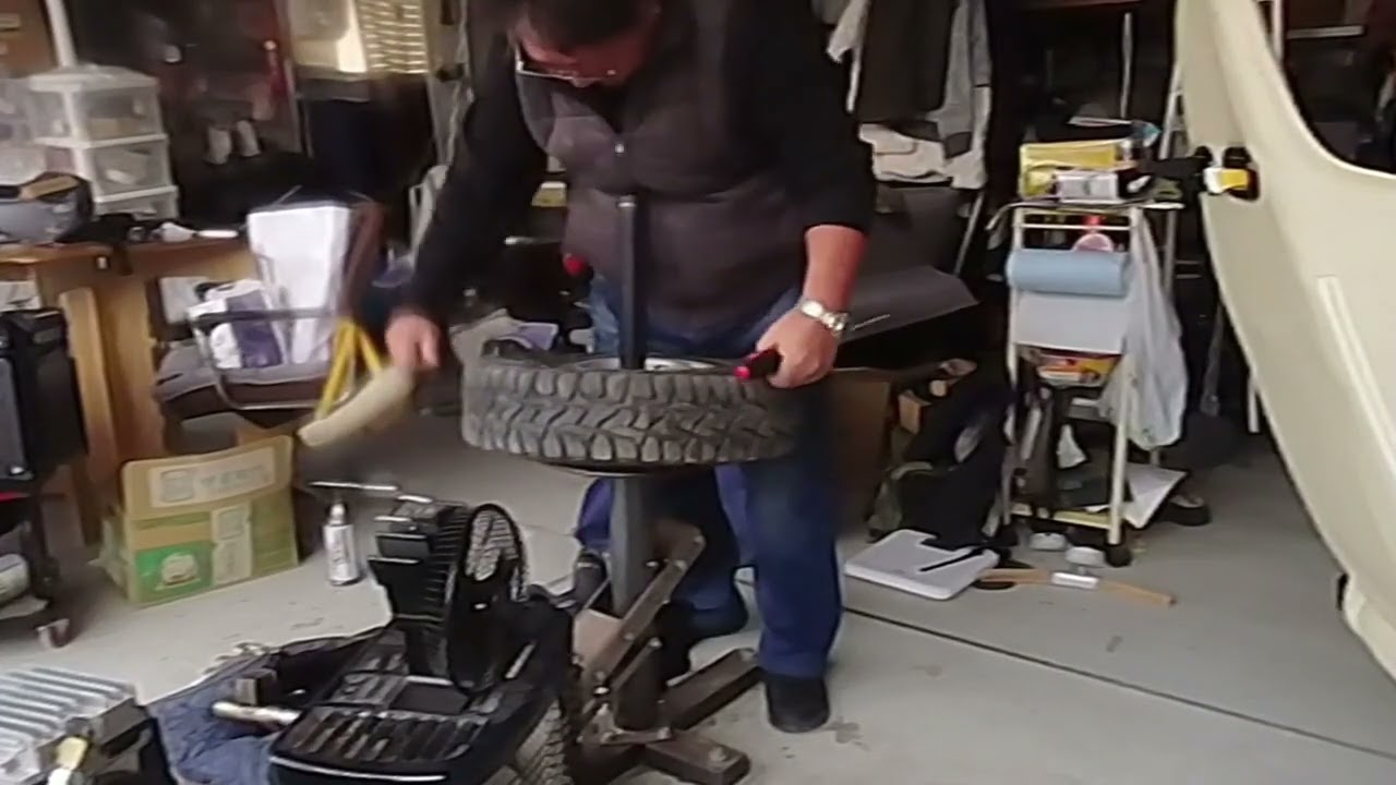 軽トラタイヤバルブ交換