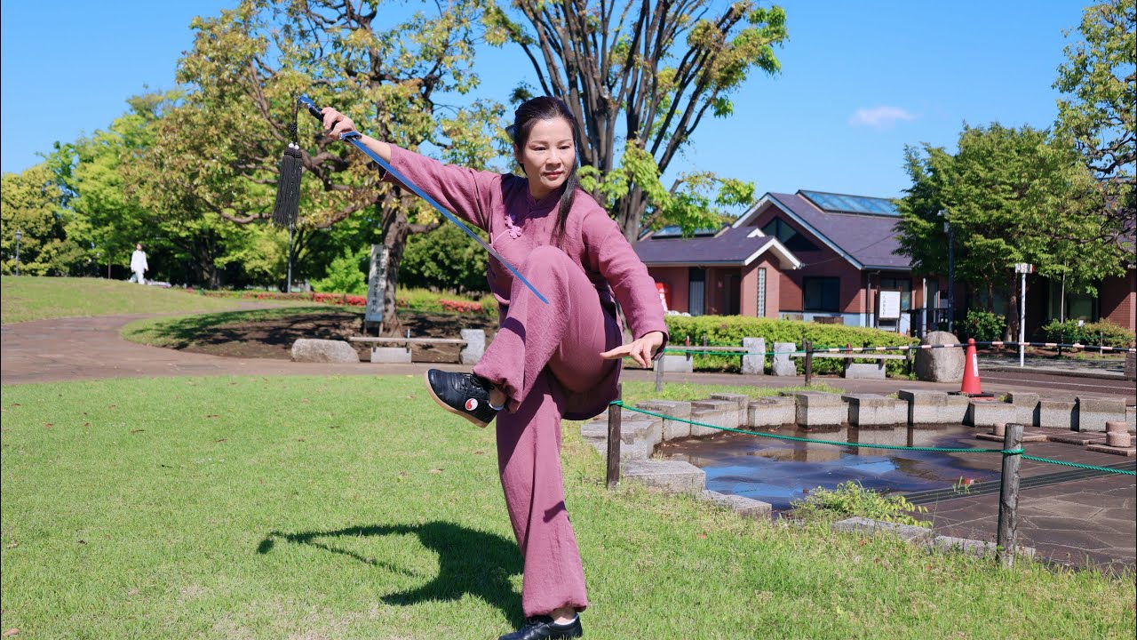 42式太极剑#黄冬梅太極拳教室 興味のある方はぜひ一度見学に来てみて下さい。葛飾区立石にて毎週火曜日，土曜日，日曜教室に行っています連絡先電話080-2485-9956