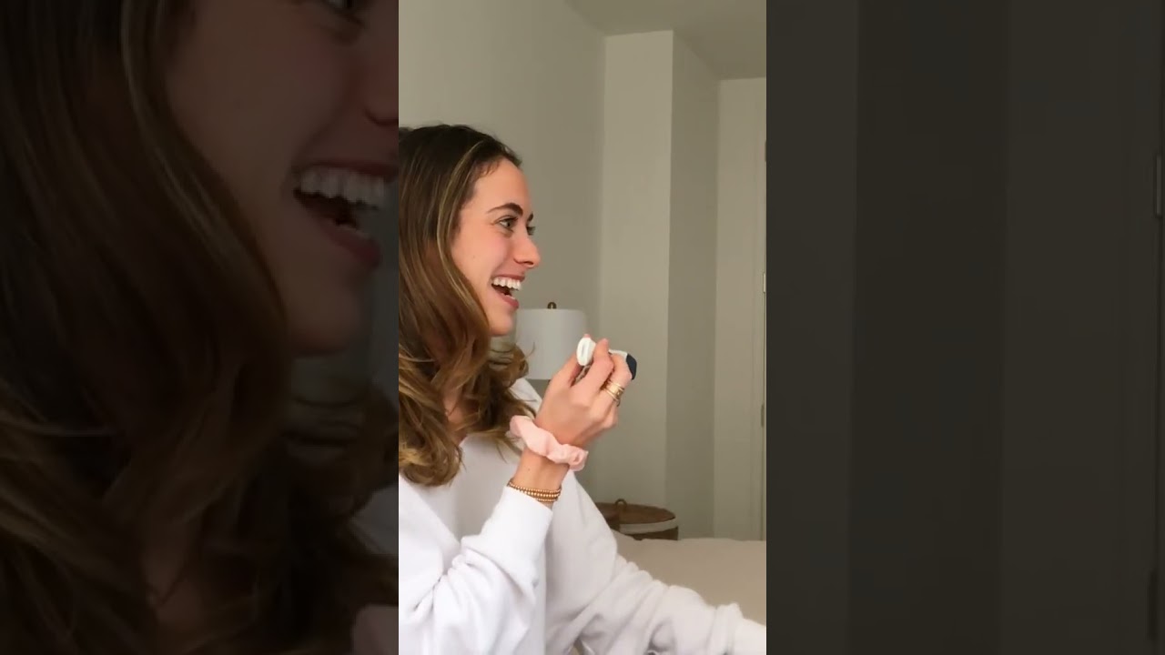 Telling my twin sister I'm pregnant