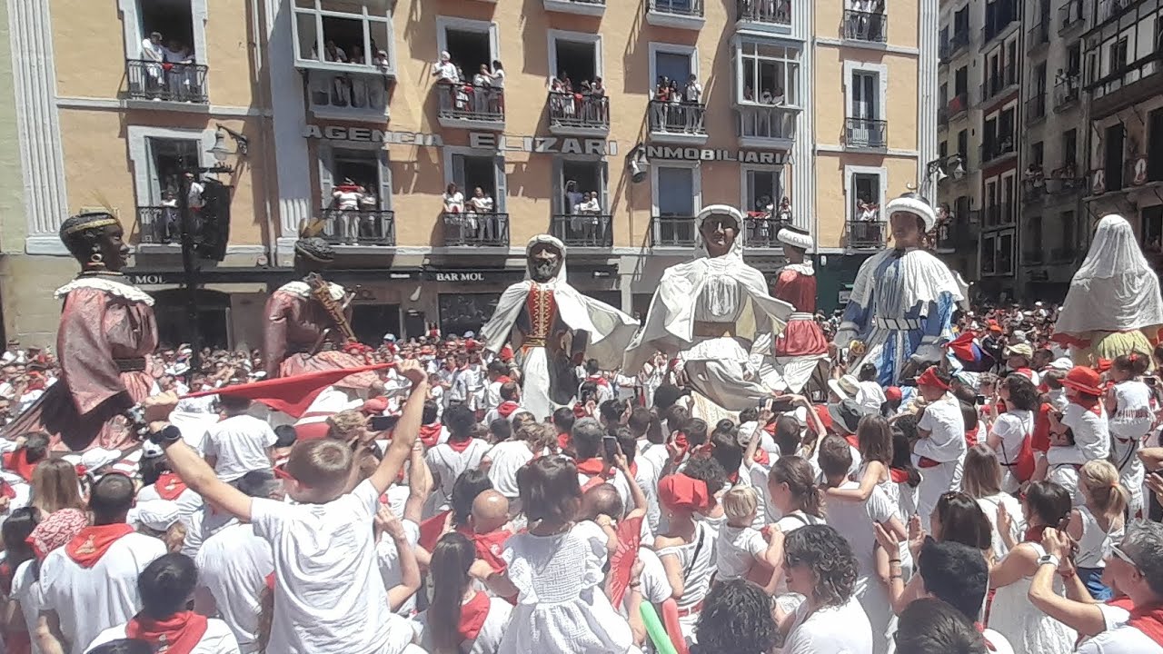 Despedida gigantes de Pamplona San Fermin 2024/Iruñeko erraldoien agurra 2024ko San Ferminetan