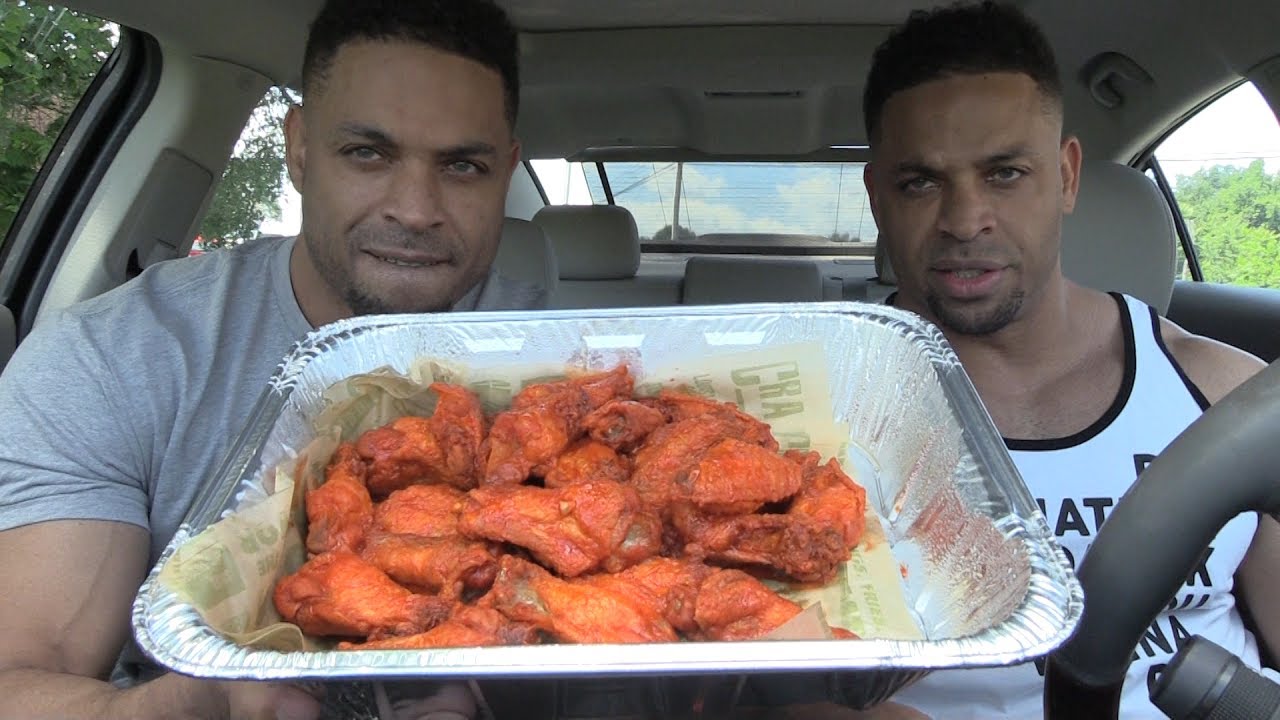Eating Wingstop Hot Chicken Wings @Hodgetwins