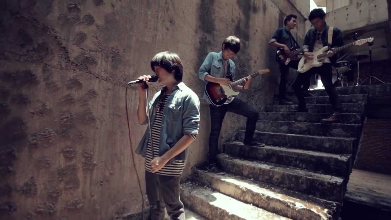 เพลง ตื่นไม่สาย - Roof Paper [Official MV]