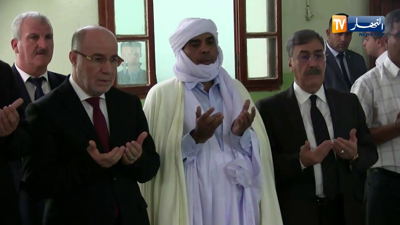 غرداية/ شيخ زاوية الهدى والضياء يدعو للجزائر وشعبها أثناء زيارة وزير الشؤون الدينية