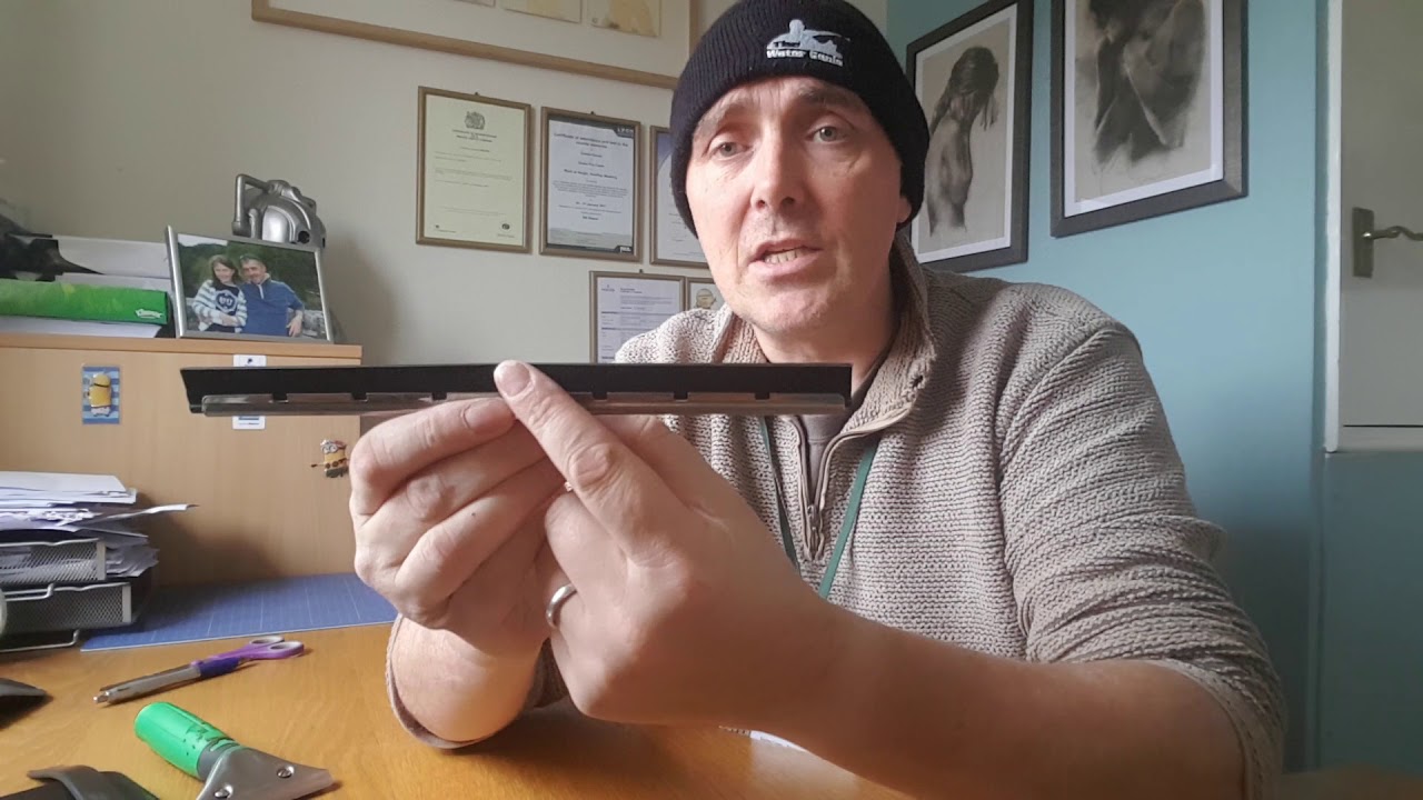 How to change the rubber blade in a squeegee for window cleaning. Traditional window cleaning.