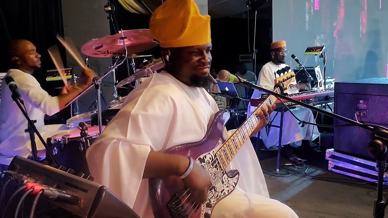 MORE INTENSE AGBADA AFRICAN PRAISE MEDLEYS / HOT ARIARIA AND AFRO @PastorJerryEze