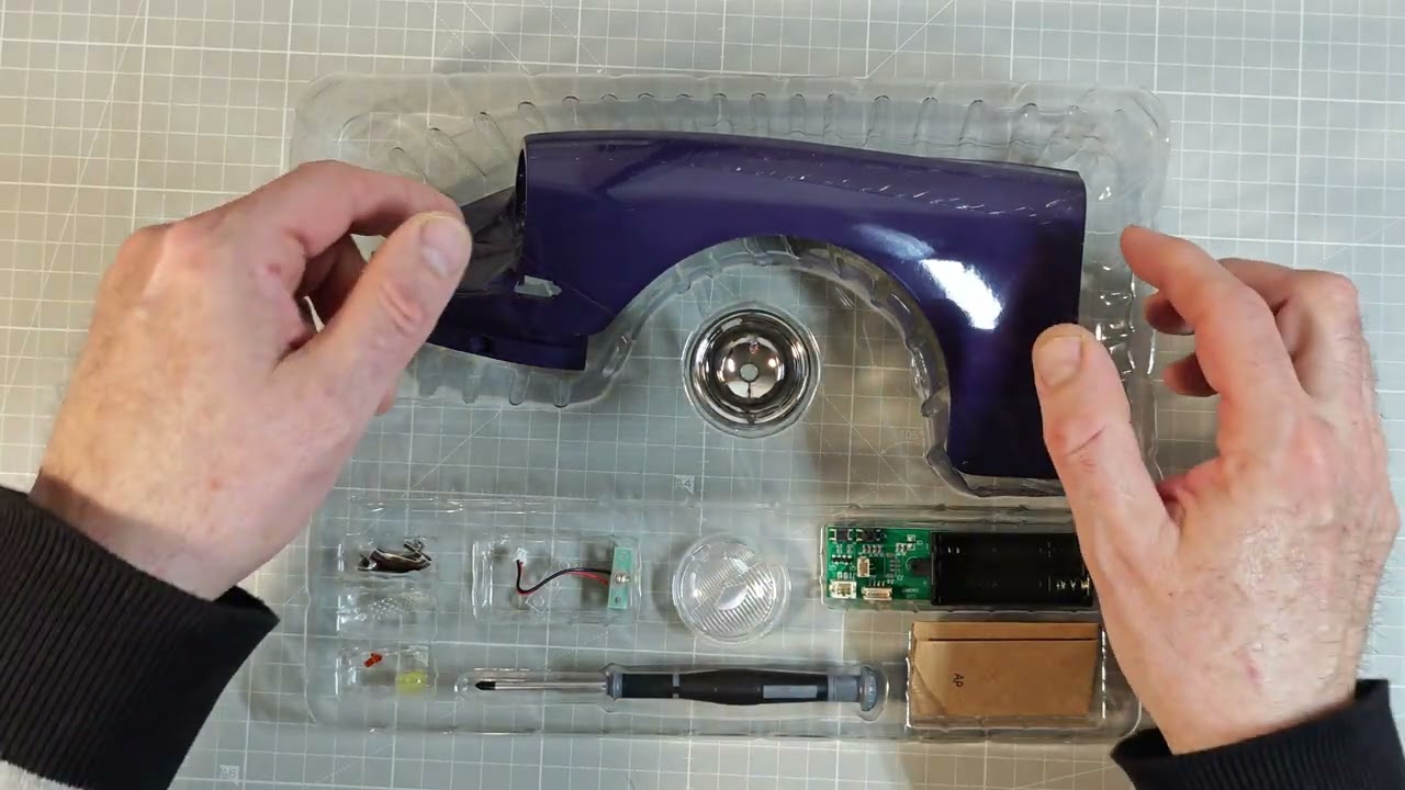 Découverte et montage du n°1 de la DS 19 Hachette collections au 1/6eme