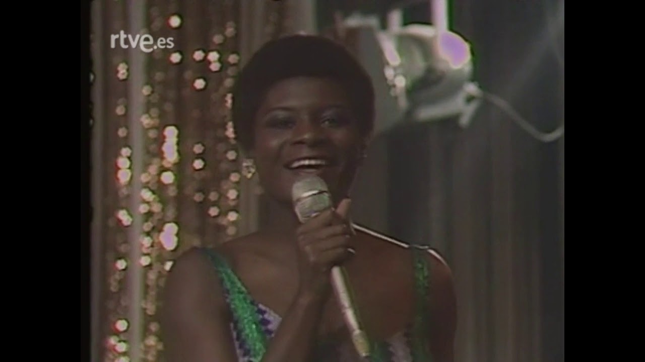 Darts Spanish TV Performance: Daddy Cool, Boy From New York City, Who's That Knocking?