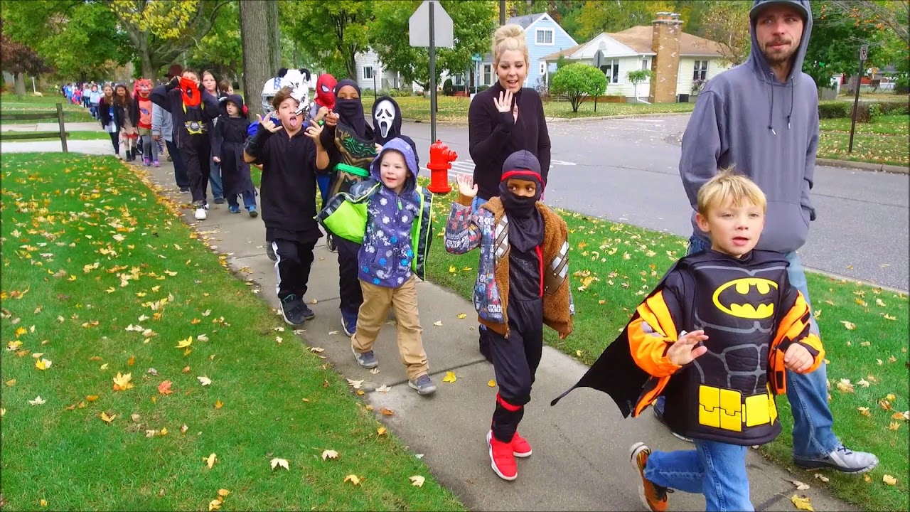 GARFIELD SCHOOL - Annual Halloween Parade - Port Huron, Michigan 10-31-2017