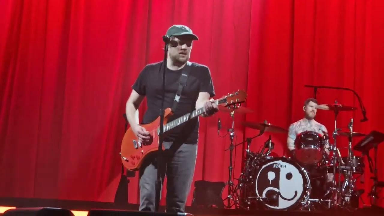 FALL OUT BOY - The Kids Aren't Alright (Paris, Oct 23rd 2023)