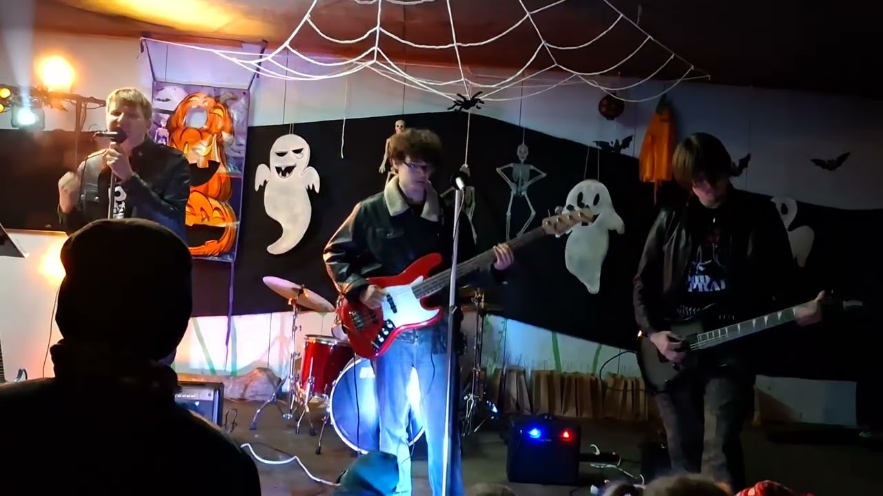 KSU - 1944 (Wez cover) Live at Henryk&oacute;w-Urocze, Park Uroczy
