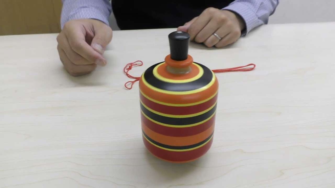 鳴り独楽　回すとボーっと音がなる糸引きコマ　仕掛けコマ　Whistle Top