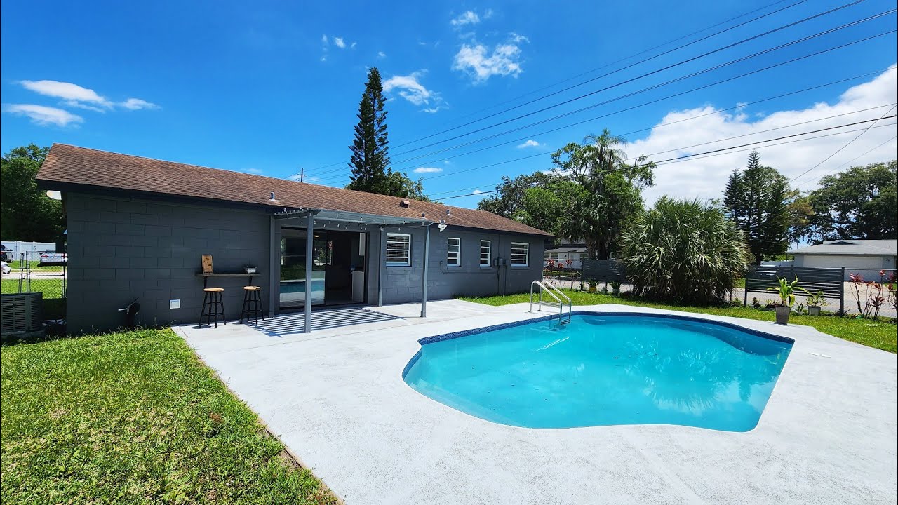 CASA MUITO BARATA COM PISCINA 😮 (Casa de Esquina em Kissimmee)