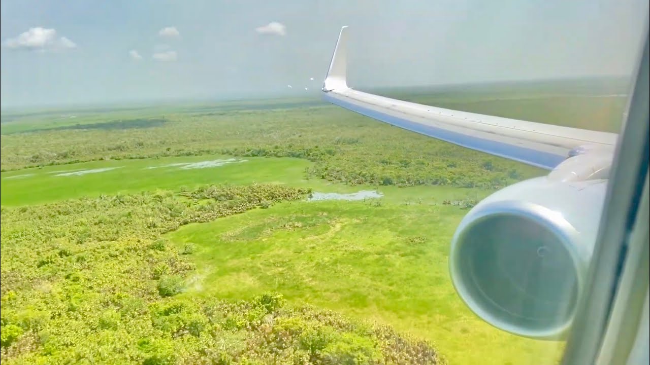 American Airlines 737-800 landing in Belize