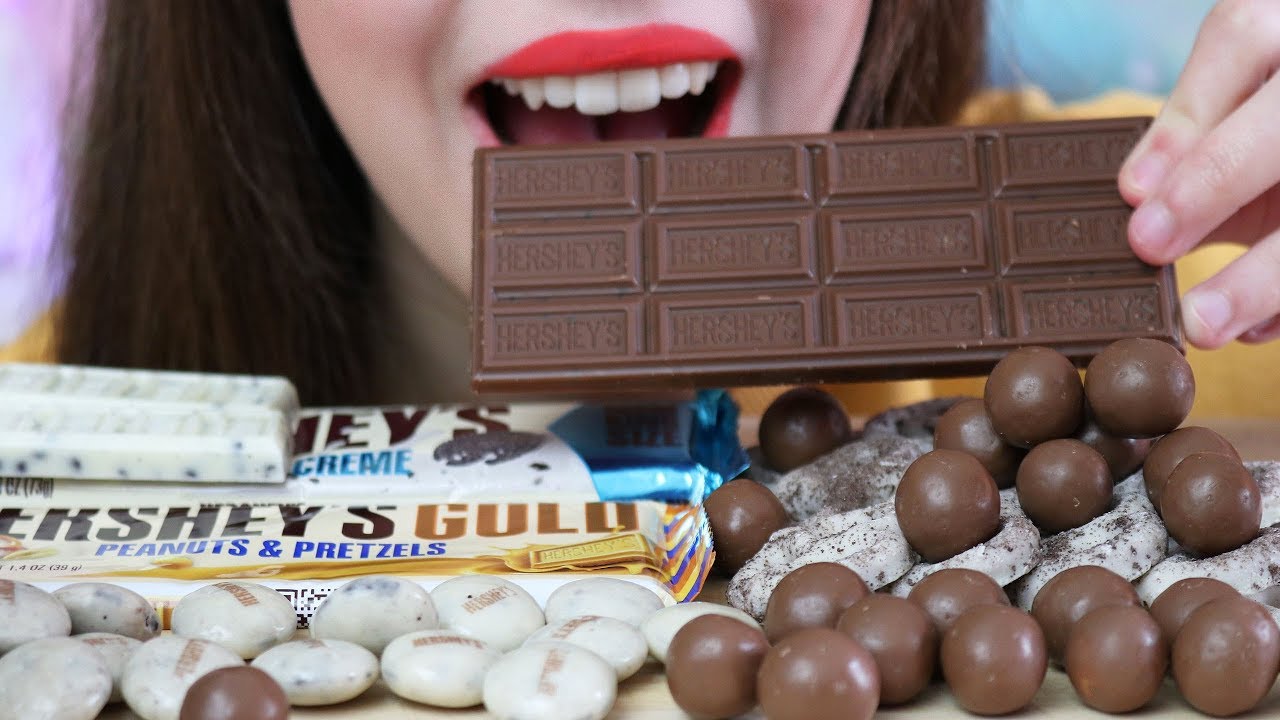 ASMR HERSHEY'S CHOCOLATE CANDY f/  GOLDEN PEANUTS & PRETZELS BAR (Eating Sounds) No Talking